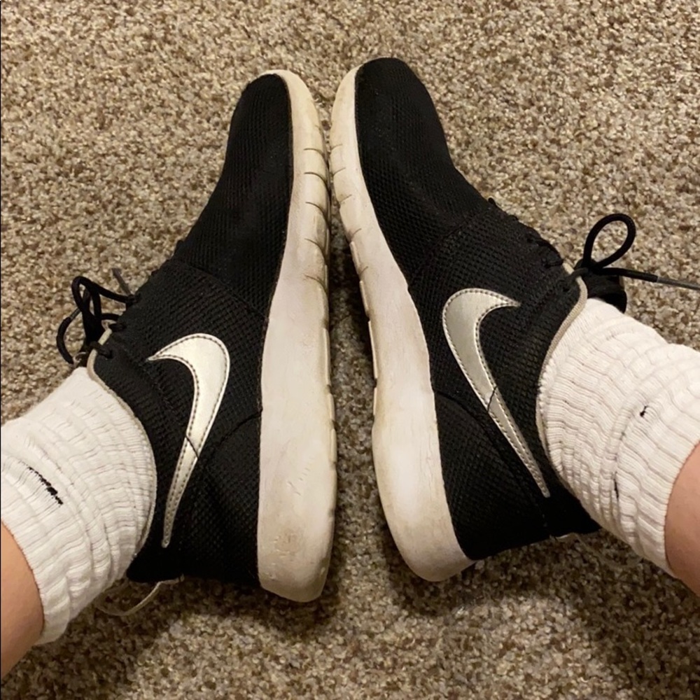 nike youth 5.5 roshe runs